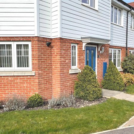 Ashford Holiday Home Sleeps 6 Free Parking Wifi Willesborough Exterior photo
